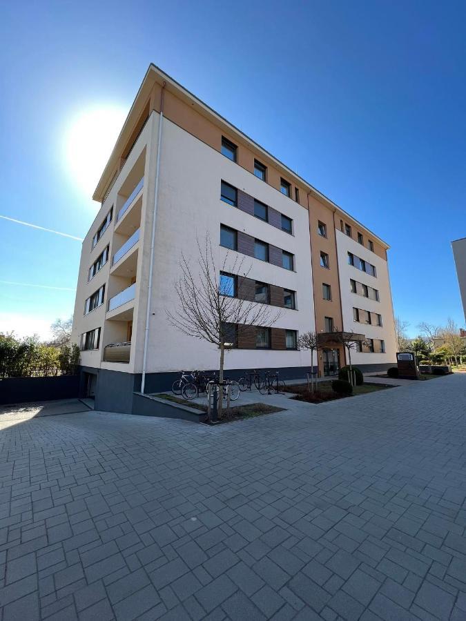 Апартаменты Big Forest Apartman Дебрецен Экстерьер фото